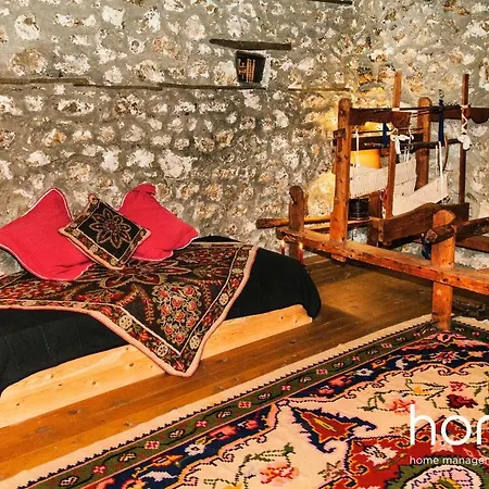 Mont Parnasse Traditional Homm In 10ppl Villa Lílaia