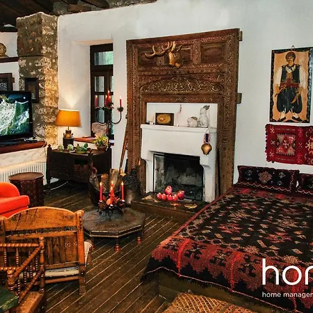 Mont Parnasse Traditional Homm In 10ppl Villa Lílaia