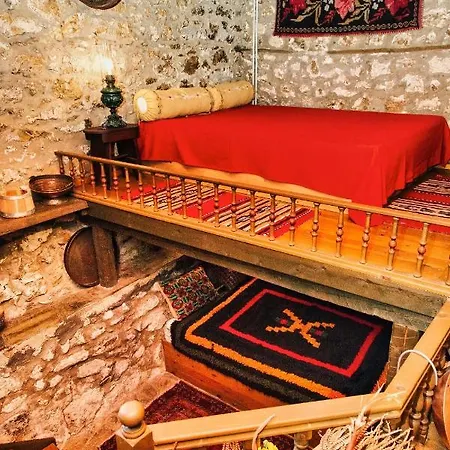 Mont Parnasse Traditional Homm In 10ppl Lílaia