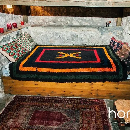 Mont Parnasse Traditional Homm In 10ppl Villa Lílaia