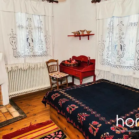 Mont Parnasse Traditional Homm In 10ppl Villa Lílaia
