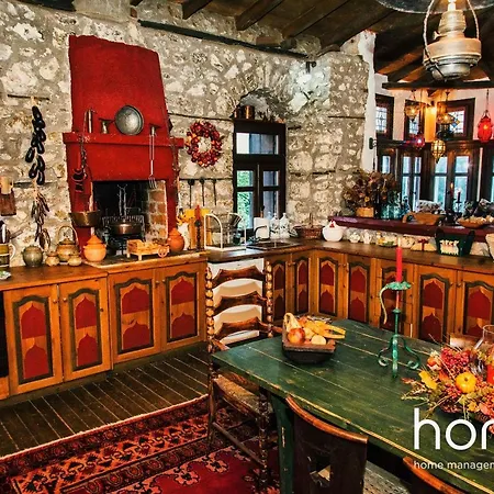 Mont Parnasse Traditional Homm In 10ppl Villa